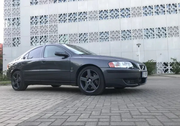 świętokrzyskie Volvo S60 cena 48000 przebieg: 140000, rok produkcji 2004 z Białystok